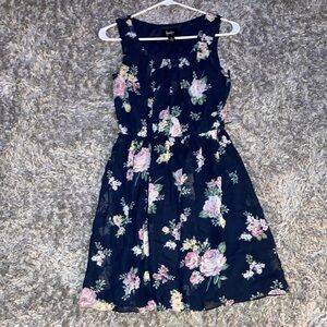 By & by summer flowered dress super cute summer 🌺